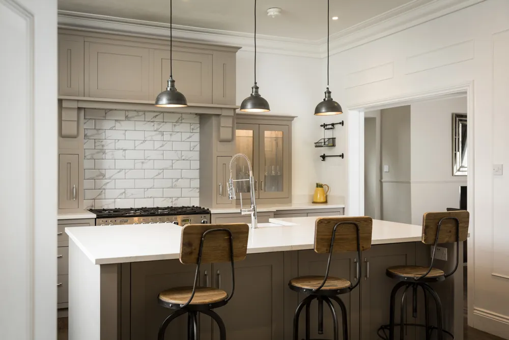 Kitchen island with bar stools and range cooker